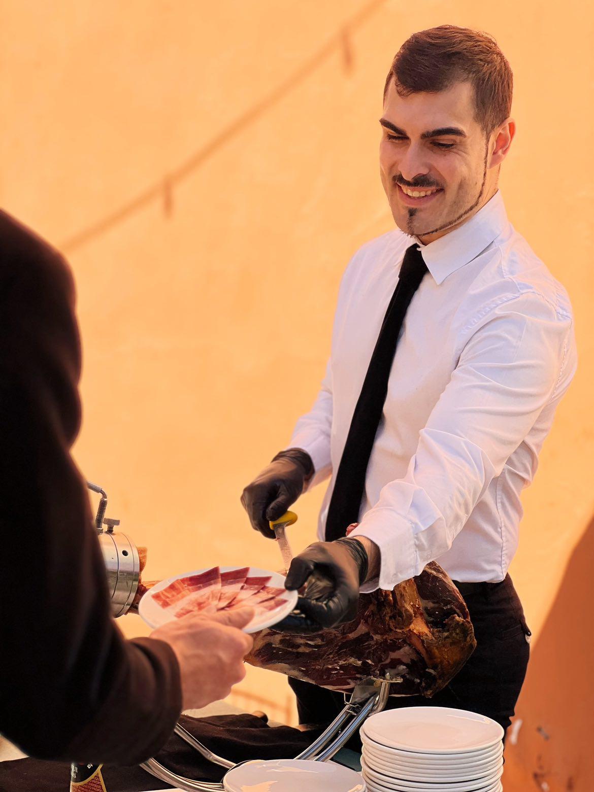 Anthony Gallardo de Arte y Cuchillo y el mejor cortador de Jamón en España