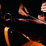 Por qué un maestro cortador transforma la experiencia gastronómica de cualquier evento arte y cuchillo