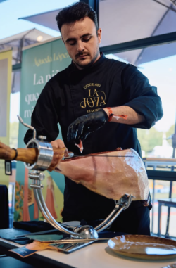 Christian ibericboy cortador de jamón en arteycuchillo